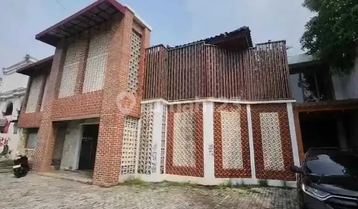 Ruang Usaha Raya Kemang Parkir 20 Mobil