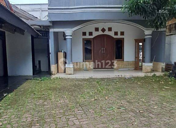 Disewakan Rumah Kantor Strategis Di Jagakarsa – Parkir Luas 1