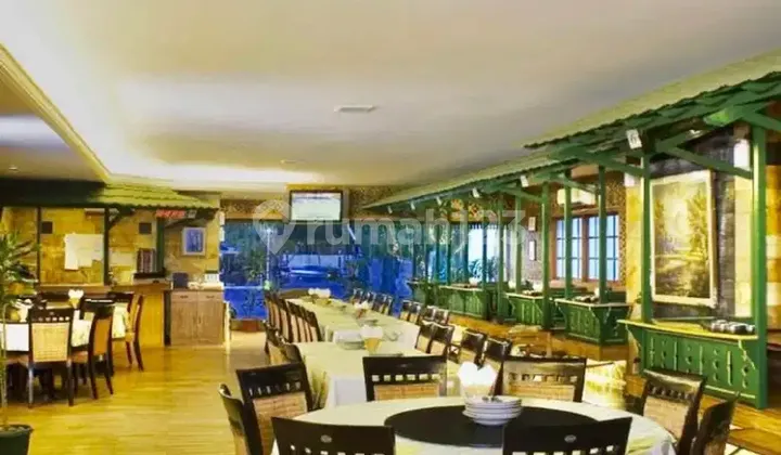 Ruang Usaha Ex Restoran Parkir Luas