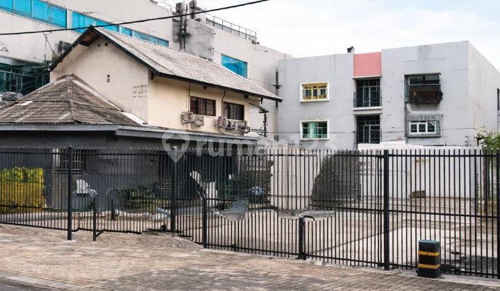 Disewakan Gedung Eks Sekolah Mewah Raya Margonda Depok - Luas & Siap Pakai