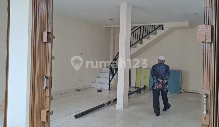 For Rent: 2-Story Shop House in Mampang For Rent: 2-Story Shop House in Mampang