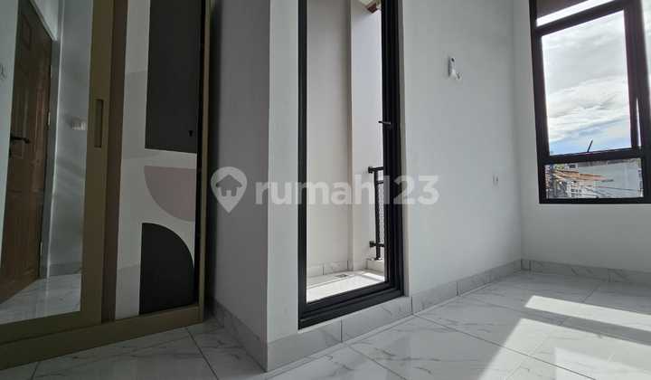Exclusive 4-Story Kos for Sale with 21 Rooms in Cilandak, South Jakarta 2