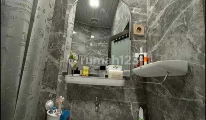 For Sale Exclusive 3-Storey Boarding House with 14 Rooms, 10% ROI, Matraman, East Jakarta 2