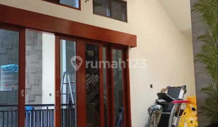 For Sale Luxury House in Kebayoran Lama Complex, South Jakarta 2