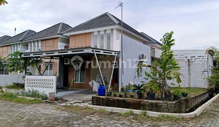 Over Kredit Luas Tanah: 102M². Hook. Karawang Timur Rumah Bagus SHM