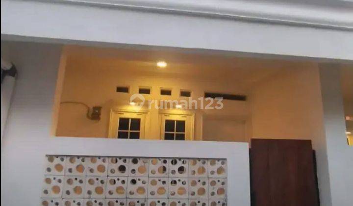 Dijual Rumah 2 Lantai. Lokasi: Utan Kayu 1