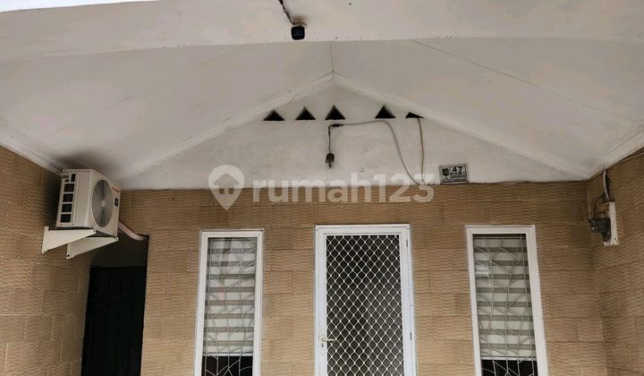 For Sale Well-Maintained Second-Hand House in Pancoran Mas, Depok