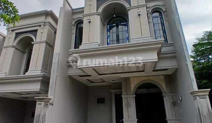 Rumah Mewah Desain Klasik 2 Lantai di Kalimulya Depok