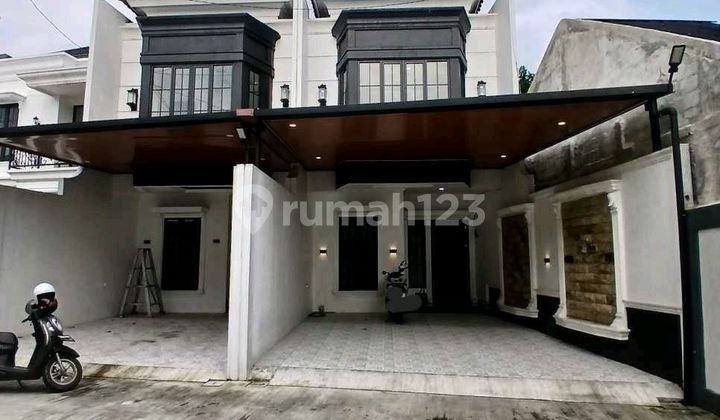 Rumah Dua Lantai Modern Klasik Dalam Cluster di Calimulya Depok Siap Huni