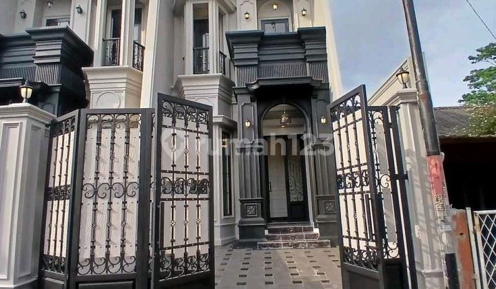 American Classic 2-Story House Ready for Occupancy in Kalimulya, Depok