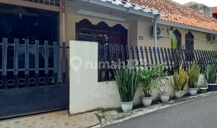 Rumah Asri Tidak Banjir di Swadarma Komp. Bni Ulujami Jakarta Selatan