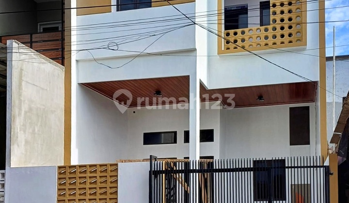 Rumah 2 Lantai Siap Huni Di Kota Harapan Indah, Bekasi 1