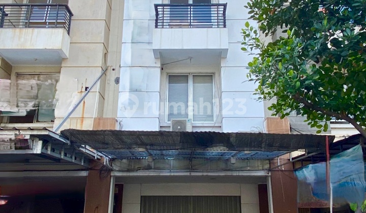 Shophouse Suitable for Business, Strategic Location in Harapan Indah City, Bekasi