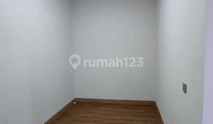 MURAH !! DIJUAL RUMAH BARU JANUR ASRI 2,5 LANTAI SIAP HUNI