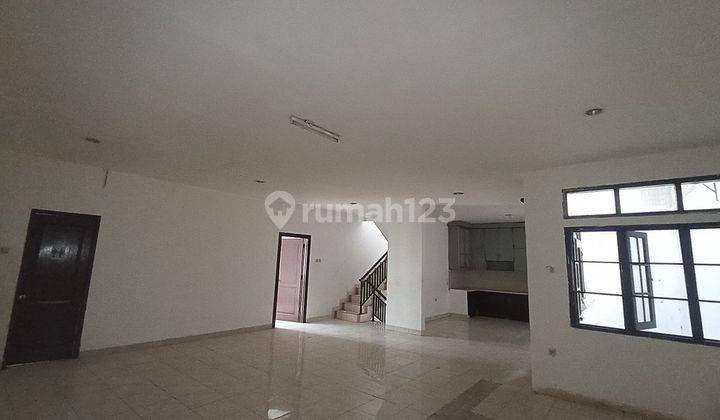 DISEWAKAN RUMAH KELAPA GADING SIAP HUNI 2 LANTAI !! DALAM KOMPLEK LINGKUNGAN AMAN 2