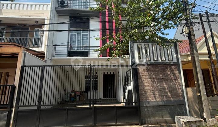 CHEAP !! FOR SALE GADING GRIYA SEMI-FURNISHED READY TO LIVE IN 3.5 FLOORS HOUSE CHEAP !! FOR SALE GADING GRIYA SEMI-FURNISHED READY TO LIVE IN 3.5 FLOORS HOUSE