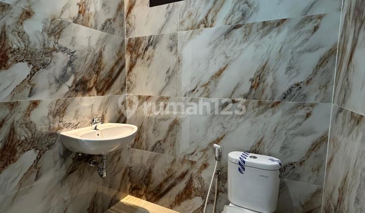 Rumah Dekat Landmark di Duren Sawit