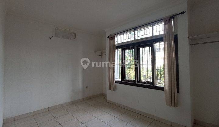 DISEWAKAN RUMAH KELAPA GADING SIAP HUNI 2 LANTAI !! DALAM KOMPLEK LINGKUNGAN AMAN 1