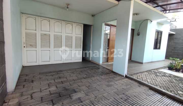 FOR SALE BEKASI HOUSE IN TYTYAN INDAH COMPLEX  2 FLOORS NICE