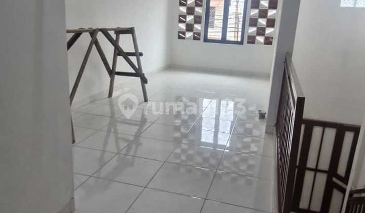 Disewakan Rumah Jatinegara Kosongan siap huni 2 lantai 1