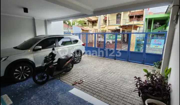 MURAH !! Dijual rumah rapih 3 lantai cipinang siap huni MURAH !! Dijual rumah rapih 3 lantai cipinang siap huni