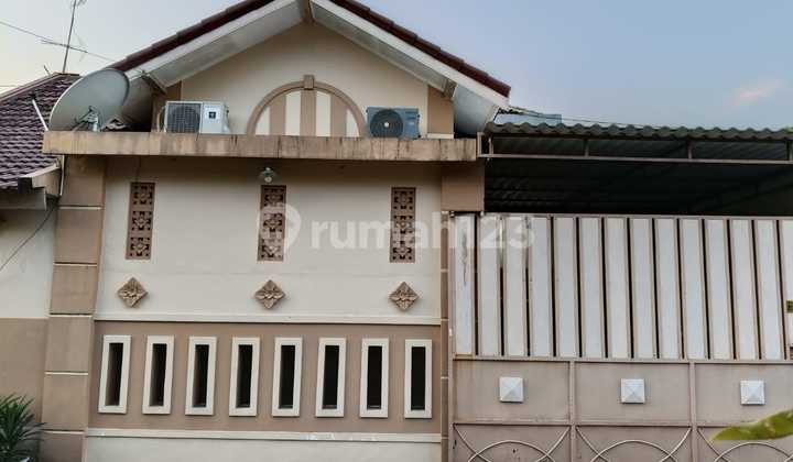 Dijual Rumah Hook Strategis di Perumahan Baturan Indah Baru Colomadu 2