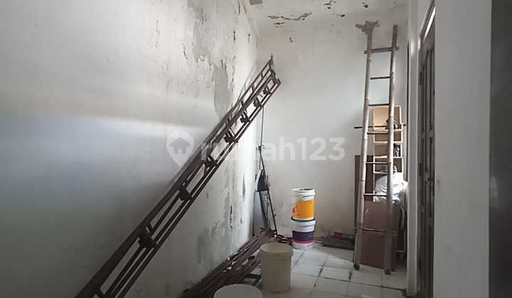 Rumah Luas (242m²) Siap Huni di Lokasi Strategis Jl. Setia Budi, Gilingan, Banjarsari (Dijual Per meter)Juga disewakan Rp.100,000,000 /Tahun 2