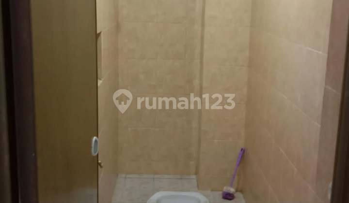 Investasi Triple Income! Rumah Induk + Kost 9 Kamar + Kios di Karangasem Dekat Ums 2