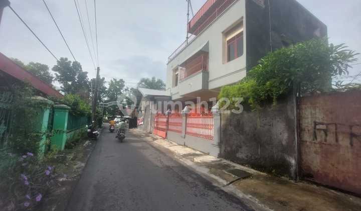 For Rent Large Multipurpose Building Suitable for Mess & Warehouse in Jajar Laweyan 2
