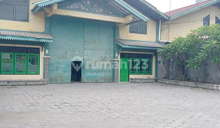 Strategic Warehouse Rental with Large Container and Electricity Access in Manang Grogol