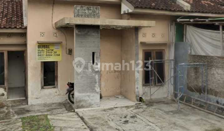 For Sale: Comfortable House with Extra Spacious Front Yard in Amarta Indah Housing, Kartasura Rp.425,000,000 2