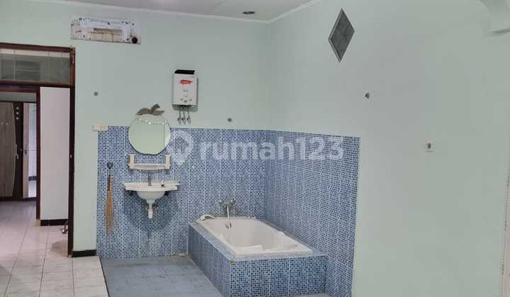 Dijual Rumah Mewah Lebar Depan 14 Meter di Kawasan Elit Fajar Indah 2
