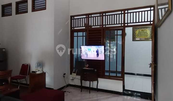 For Rent House in Manahan Solo, 3+1BR, Elite Neighborhood
