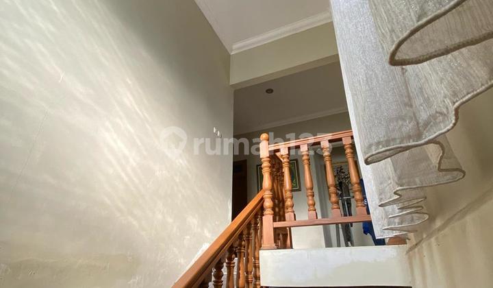 Dijual Rumah Megah 2 Lantai Include Furnished Hadap Selatan di Gajahan Colomadu 2