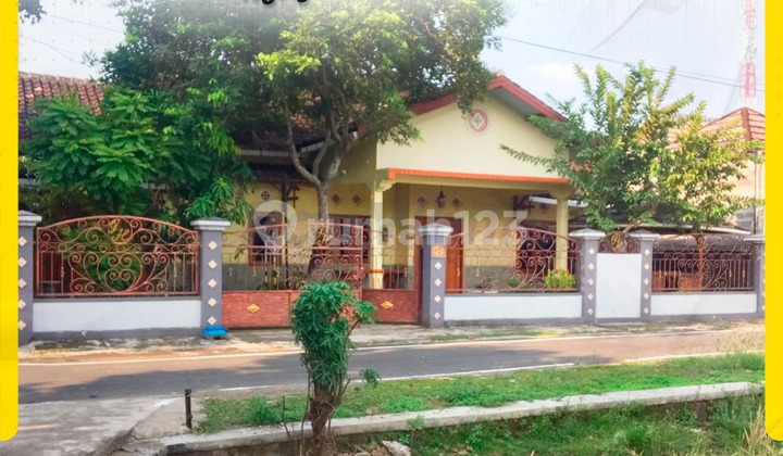 For Sale Family House Fully Built with Fish Pond Facilities in Tegalgede, Karanganyar. 1