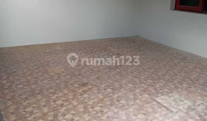 Dijual/Disewakan Rumah Spacious Lebar Depan 17 Meter di Sondakan Laweyan 2