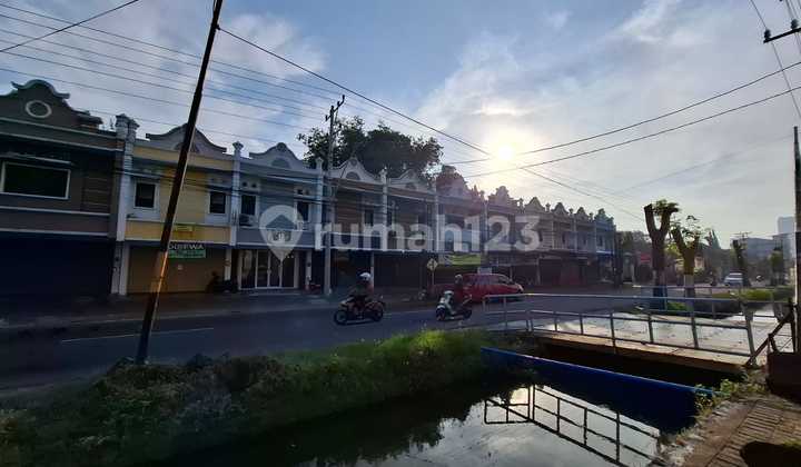 Ruko di Jl. Djlopo, Solo Baru, Kawasan Ruko RS. Dr. Oen Solo Baru 2