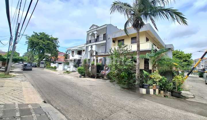 Turun Harga Ruma Hoek di Summagung Kelapa Gading