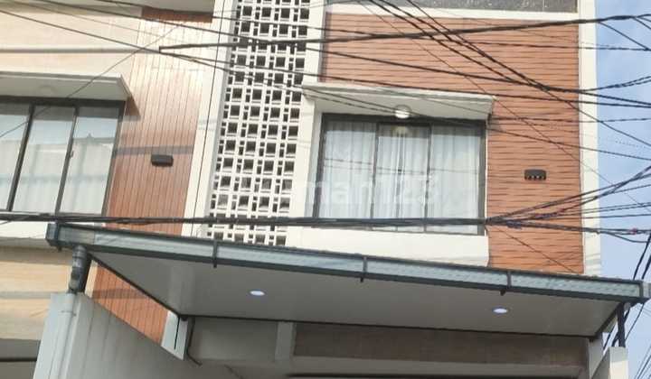 Rumah 3 Lantai Di Cempaka Putih Timur Rumah 3 Lantai Di Cempaka Putih Timur
