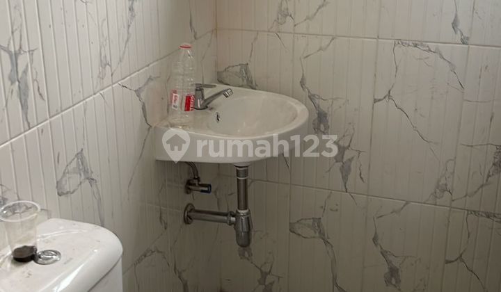 Dijual CEPAT! Rumah Strategis 2 Lantai Hadap Selatan di Perumahan Pelindo II 2