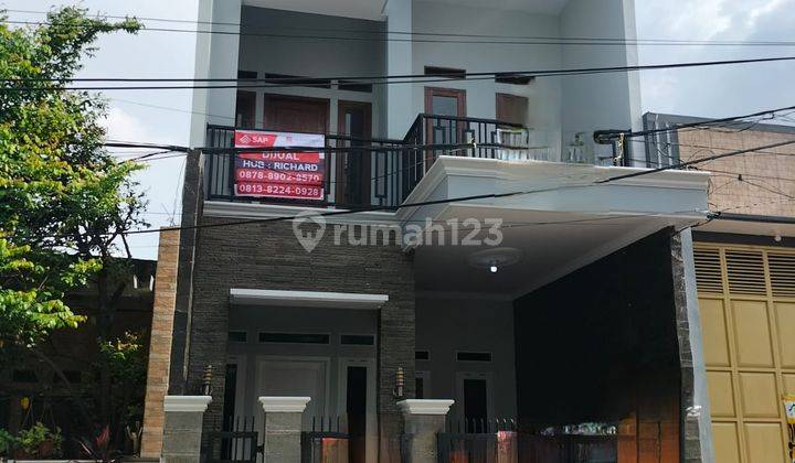 Dijual Rumah Pinggir Jalan Utama cocok untuk Tinggal atau Usaha di Pondok Ungu Permai 1