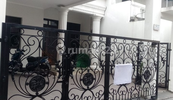 Classic 2-Story House in Taman Malaka, Pondok Kelapa, East Jakarta