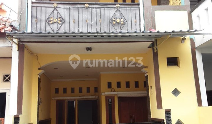 2 1/2 Story House in Pondok Kelapa, East Jakarta