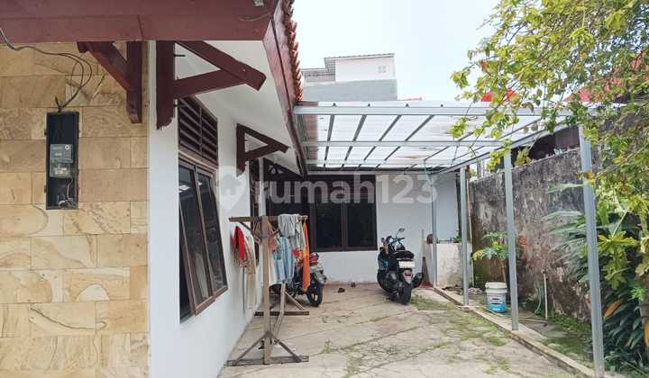 Spacious House in Pisangan Baru Tengah, East Jakarta 2