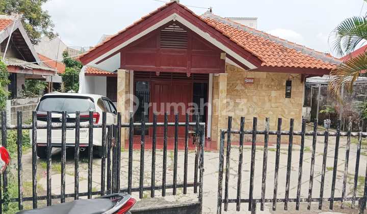 Rumah Luas di Pisangan Baru Tengah, Jakarta Timur