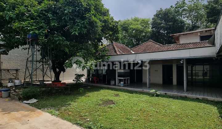 For Sale: Strategic House/Business Premises on Main Road Jl Naripan, Located in the City Center. For Sale: Strategic House/Business Premises on Main Road Jl Naripan, Located in the City Center.