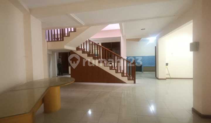 Rumah Lux Sayap Gatot Subroto