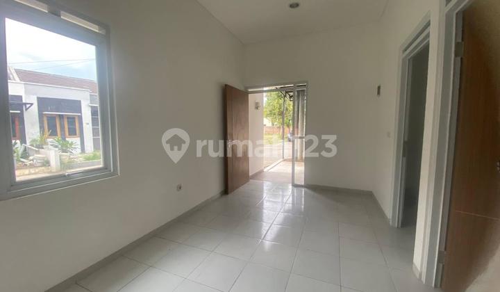 Rumah Siap Huni Lokasi Strategis Dalam Cluster One Gate Mulyagolf Residence Cisaranten Wetan