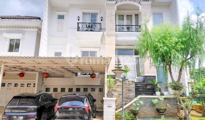 Dijual Rumah Mewah Design Mandiri di Cluster Aristoteles