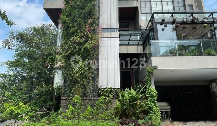 Dijual Rumah Mewah Bangunan Mandiri di Delatinos Bsd City